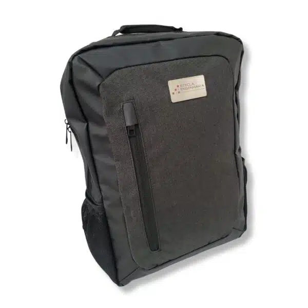 Mochila cinza escuro com logo transfer para empresas