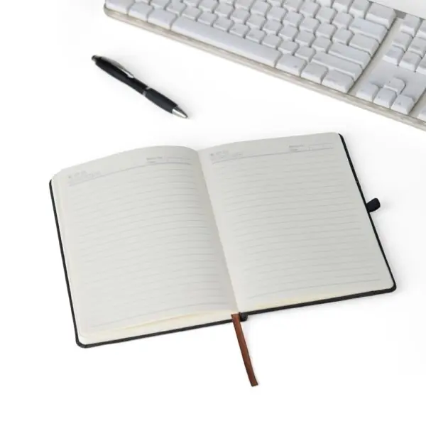 Caderno laranja com pauta para brindes corporativos