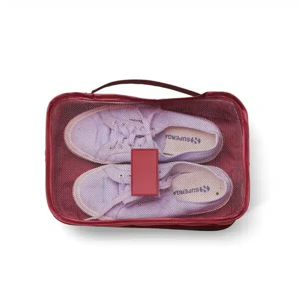 Detalhe da gravação silk na necessaire personalizada corporativa