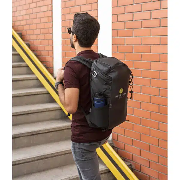 Detalhe da costura e acabamento da mochila Alasca