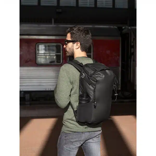 Detalhe do reforço nas alças da mochila Alasca corporativa