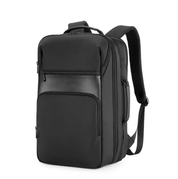 Mochila corporativa preta com placa de metal para brindes