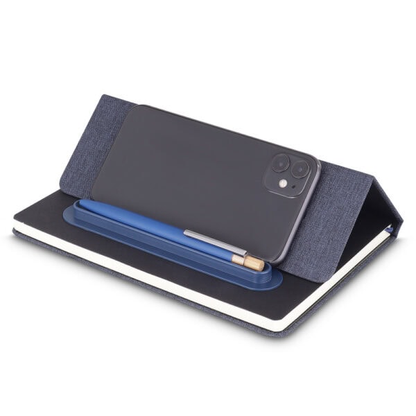 Brinde caderno azul escuro com logo silk corporativo
