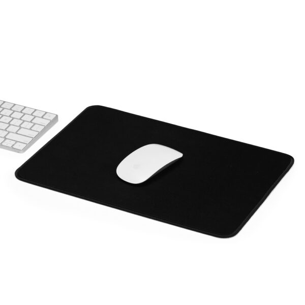 Mouse pad corporativo preto personalizado com logo colorido