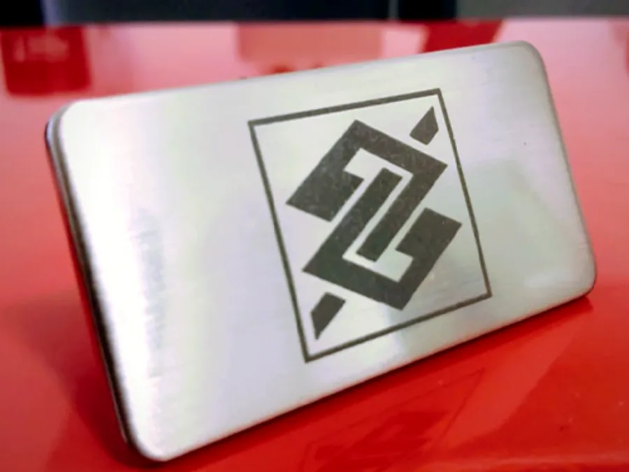 Placa de metal