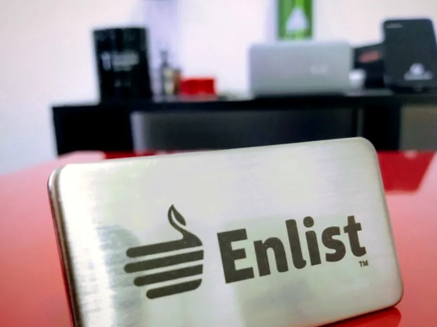 Placa de metal personalizada — Enlist