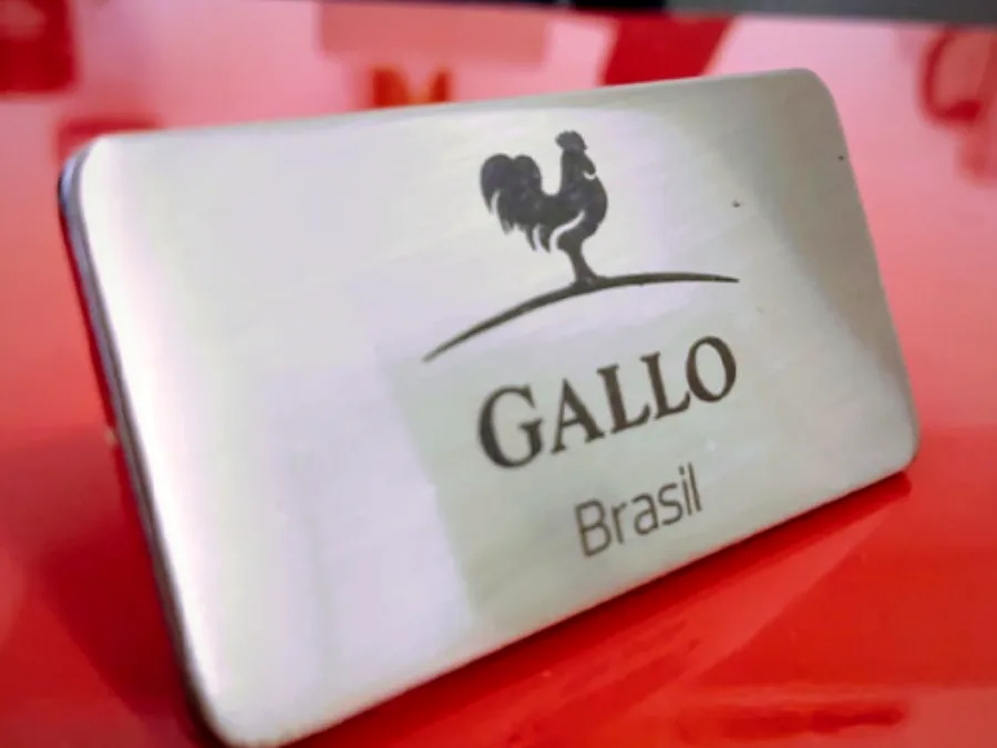 Placa de metal personalizada — Gallo Brasil