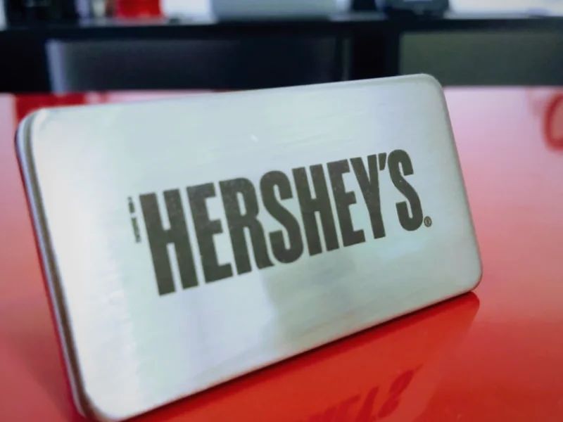 Placa de metal personalizada — Hershey's