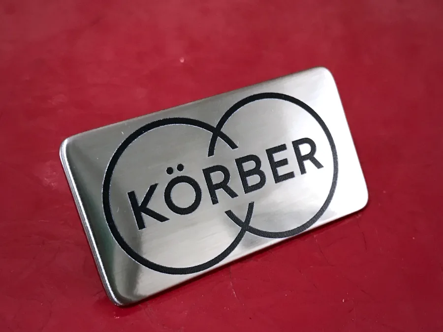 Placa de metal personalizada — Körber