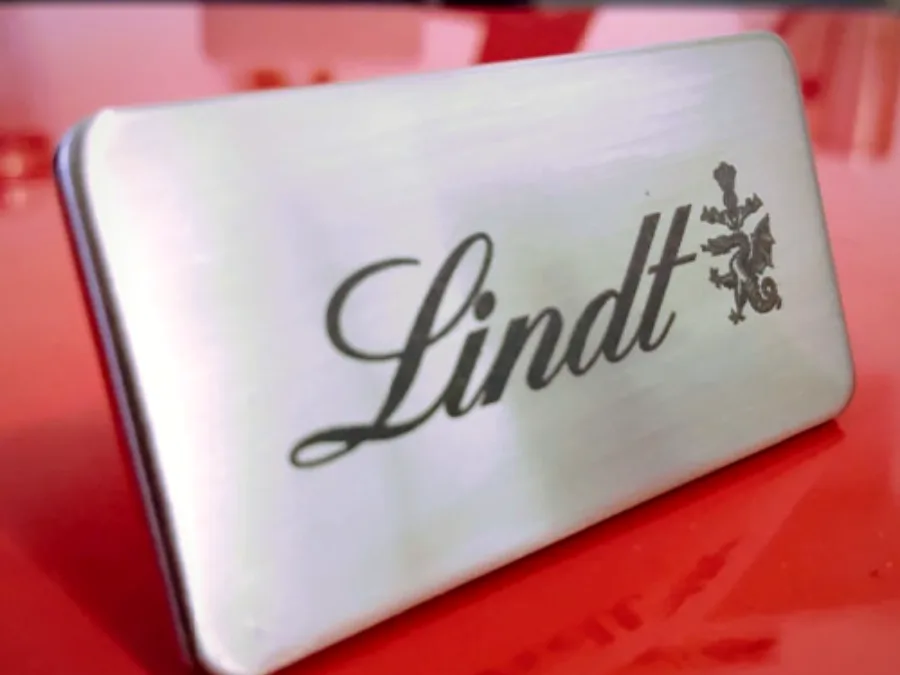 Placa de metal Lindt