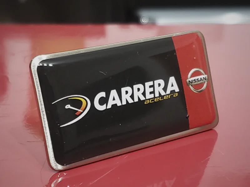 Placa de metal personalizada — Carrera / Nissan