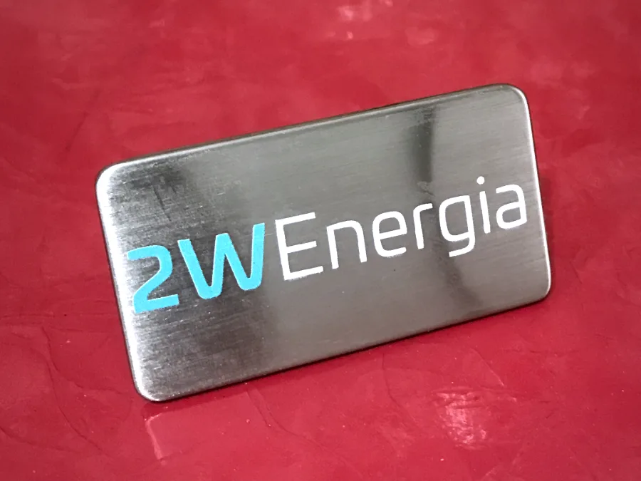 Placa de metal personalizada — 2W Energia