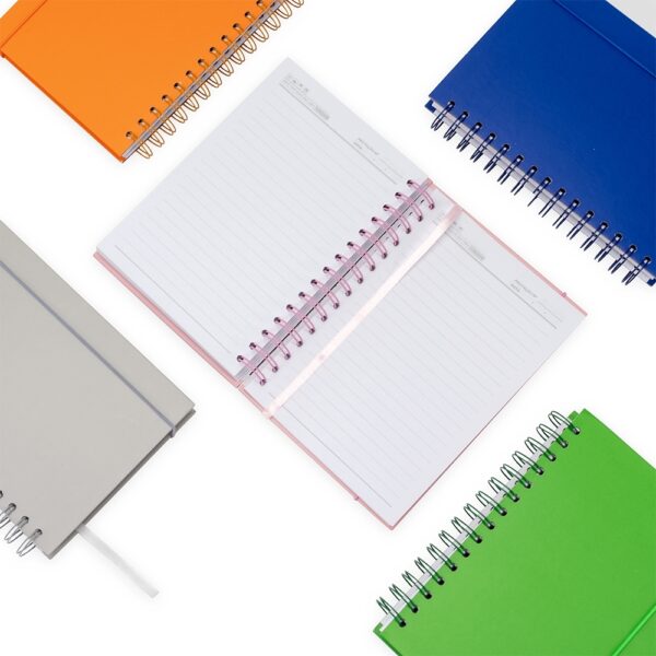 Caderno Personalizado Couchê Wire-o 21,1x16cm Detalhe