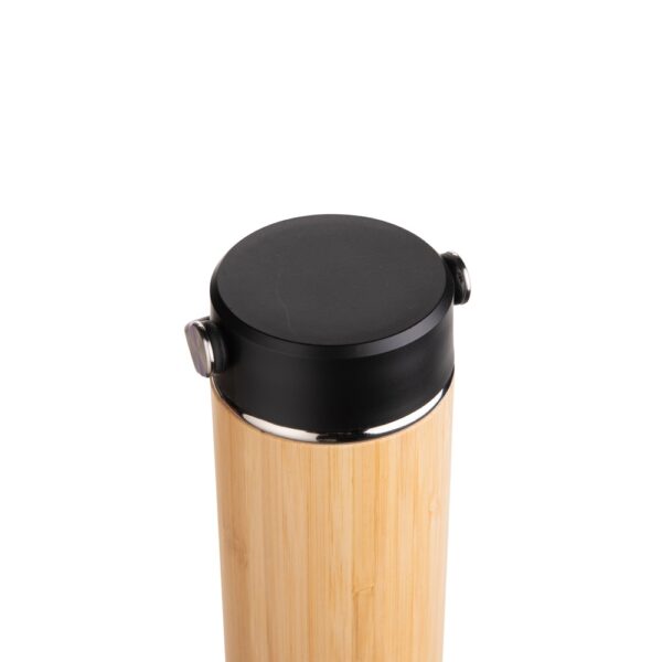 Detalhe tampa garrafa térmica bambu gravação a laser